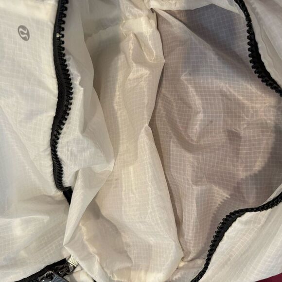 Lululemon City Advnturer 17L Backpack - Picture 8 of 8